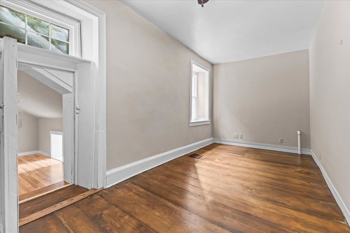 383 St. Albans Road Property Photo 41
