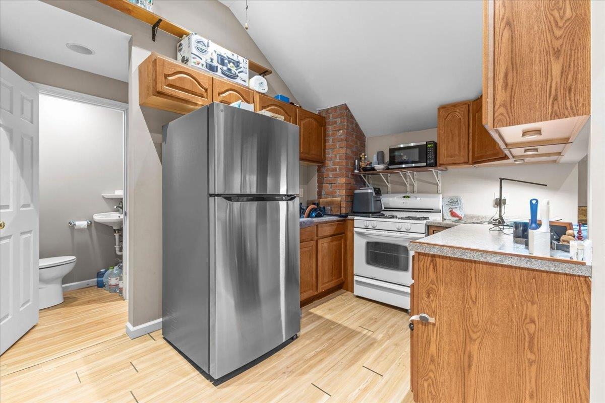 383 St. Albans Road Property Photo 43