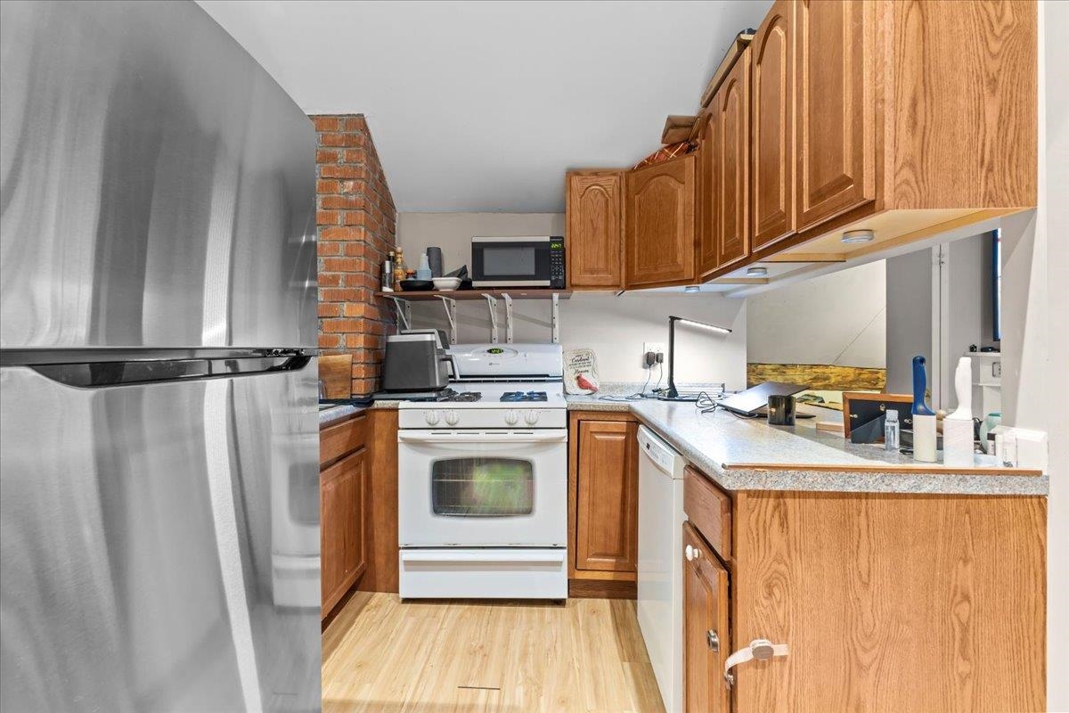 383 St. Albans Road Property Photo 44