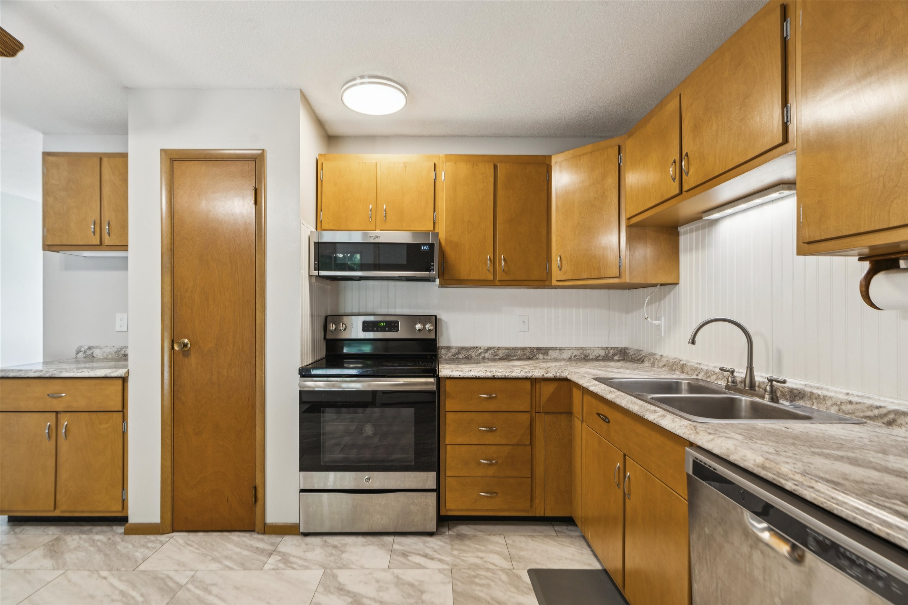 1474 Hartford Avenue Property Photo 2