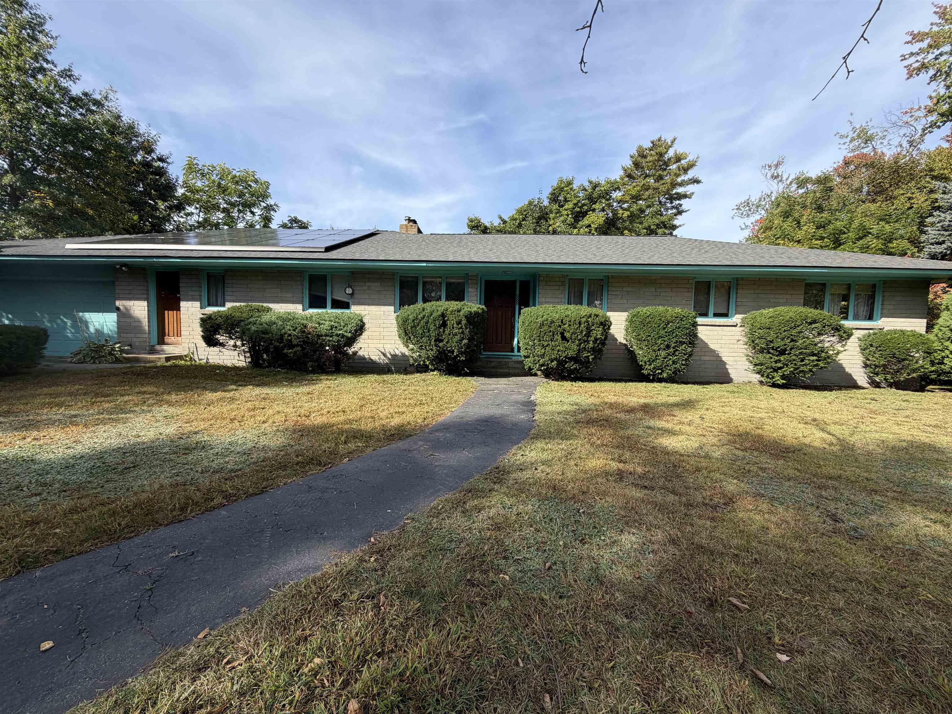 988 Mammoth Road Property Photo 1
