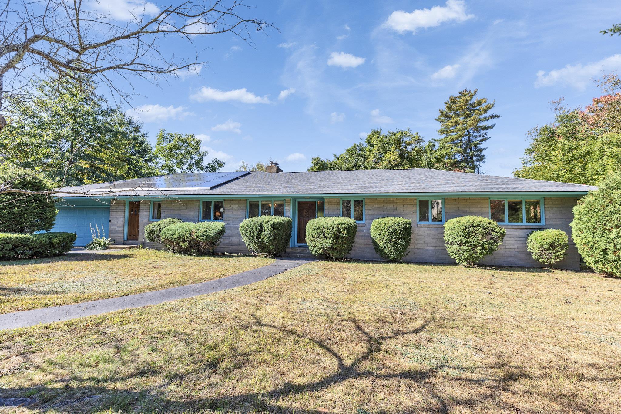 988 Mammoth Road Property Photo 1
