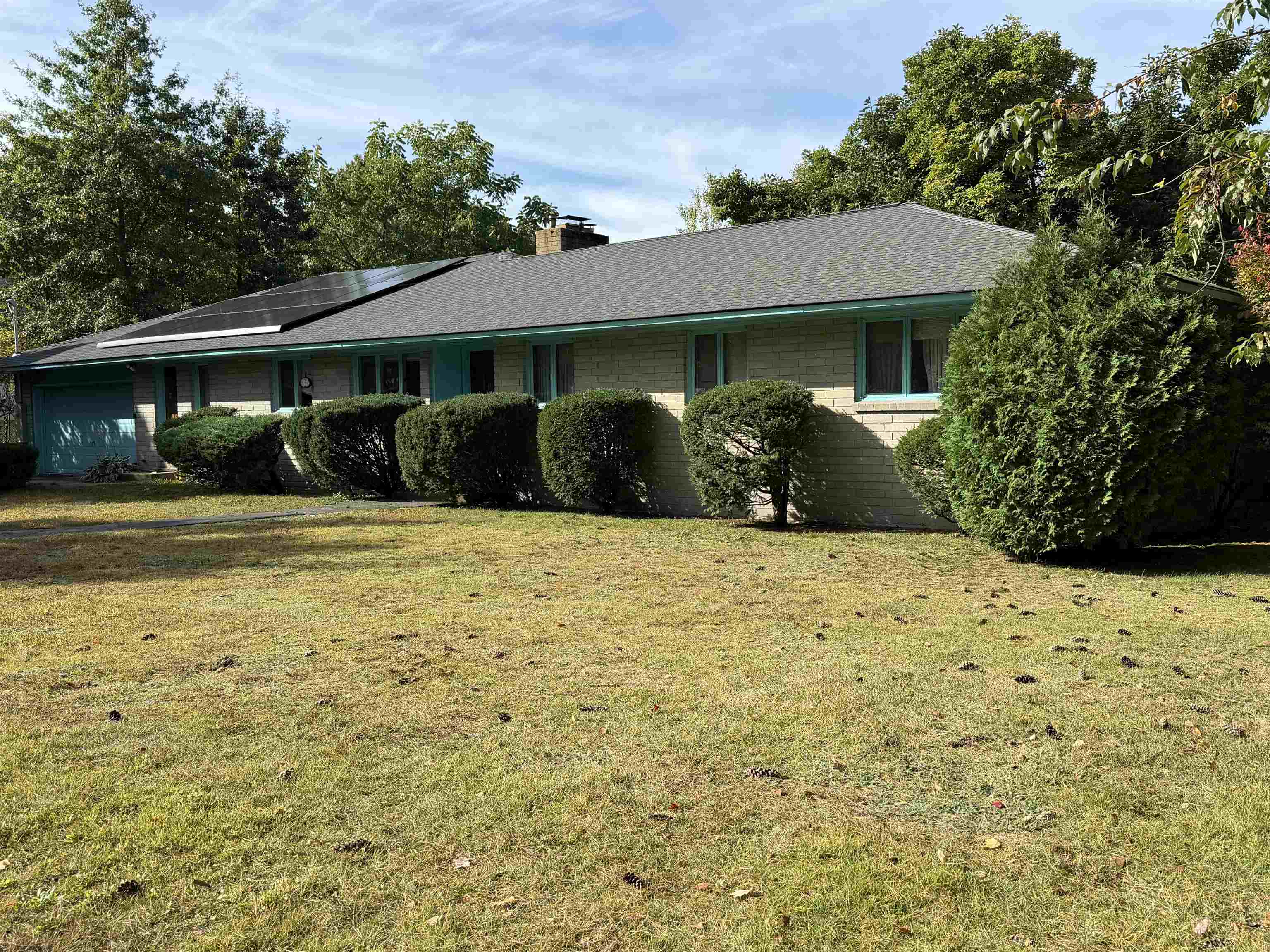988 Mammoth Road Property Photo 2