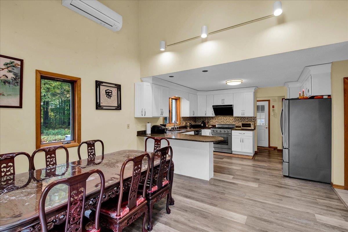 63 Phillip Lane Property Photo 13