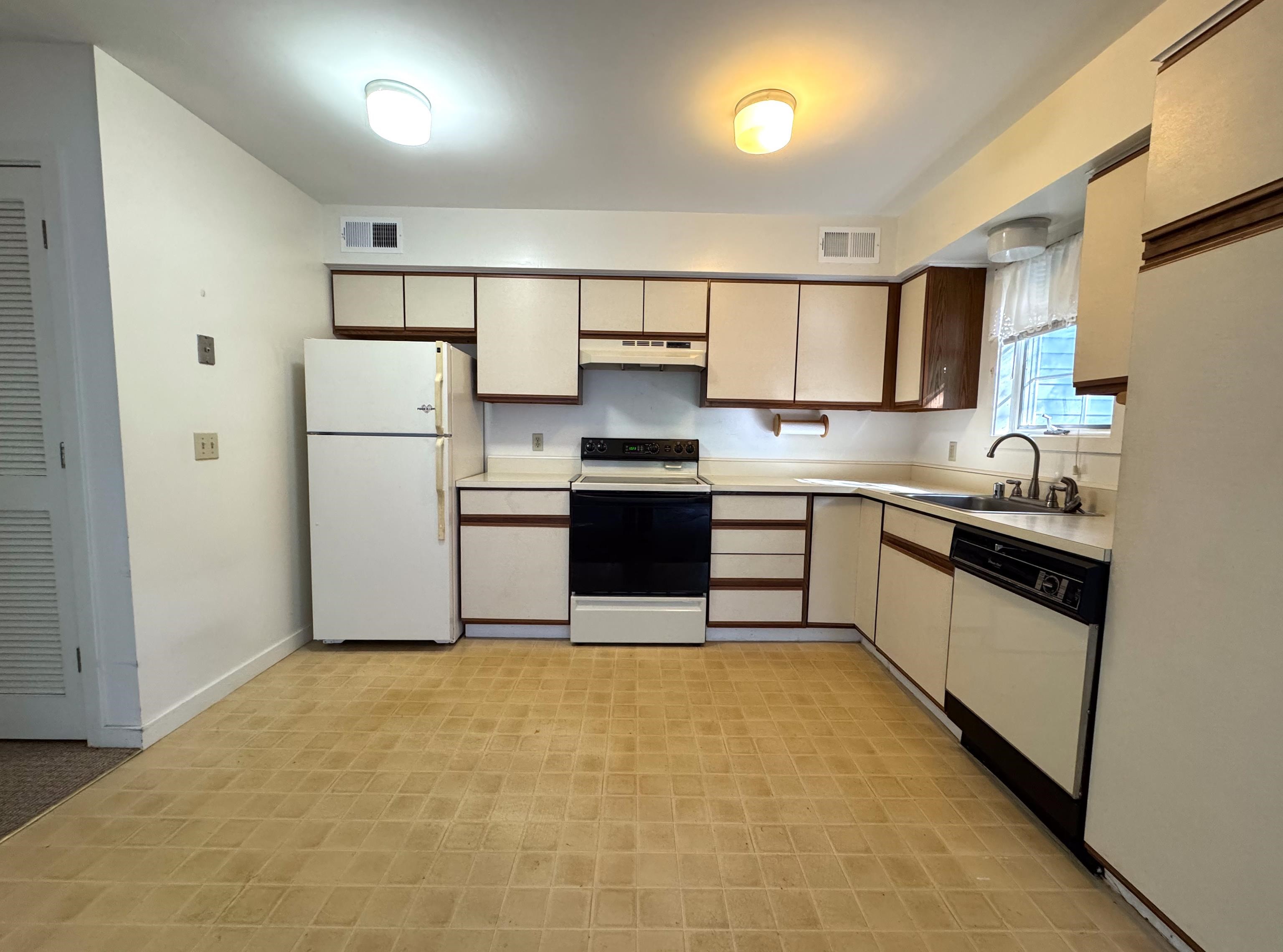 432 South Street Property Photo 5