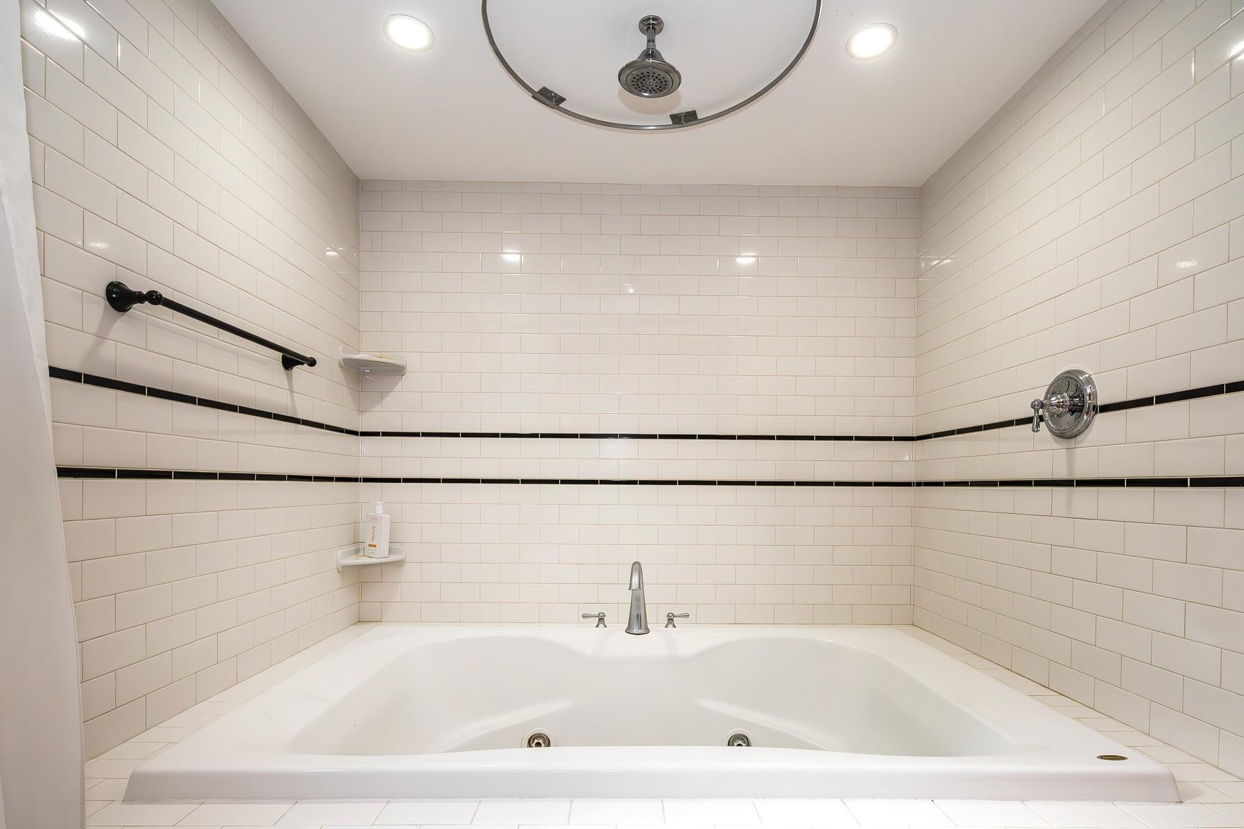 11 East Washington Street Property Photo 33