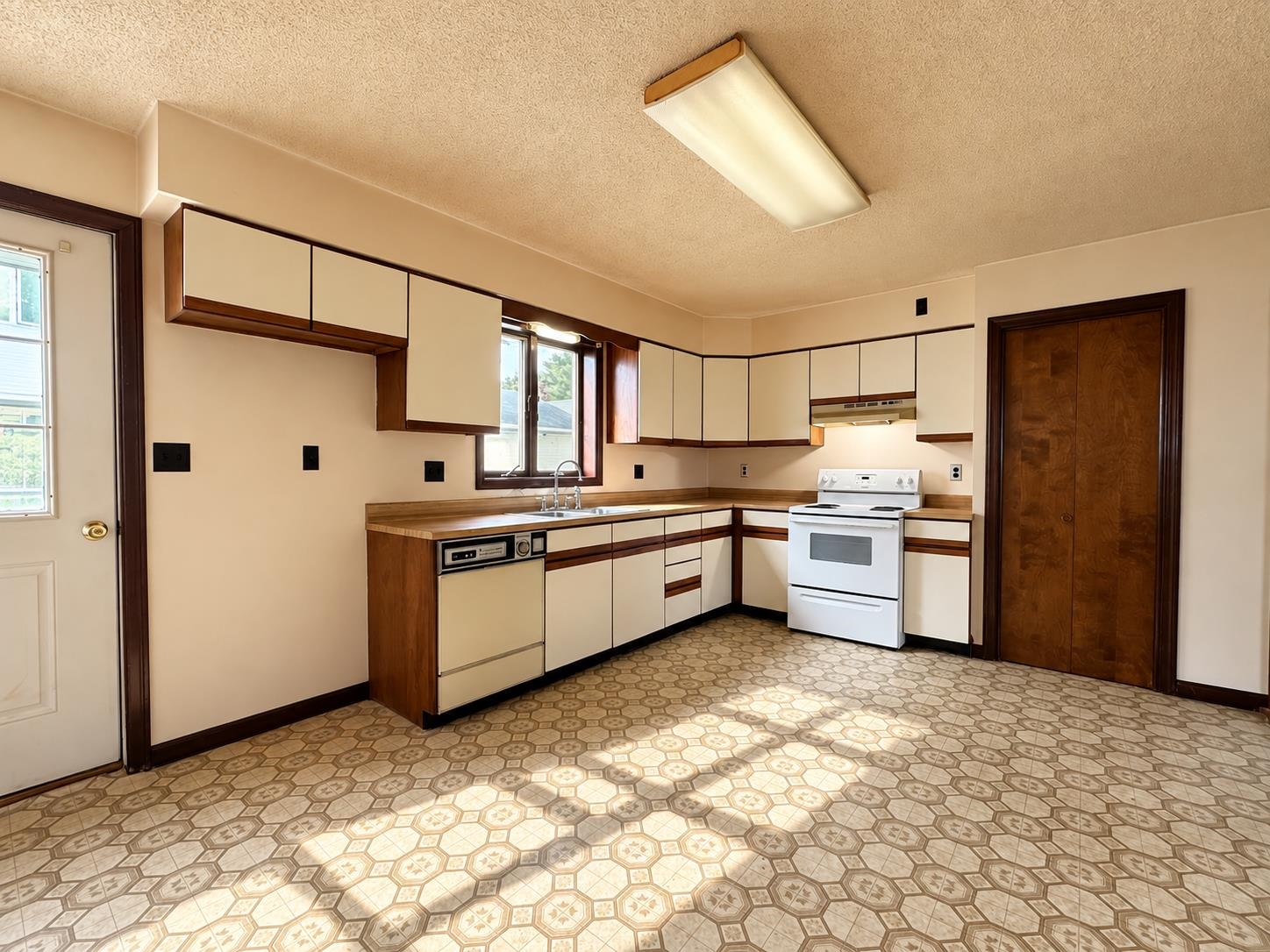 155 Dorr Drive Property Photo 8