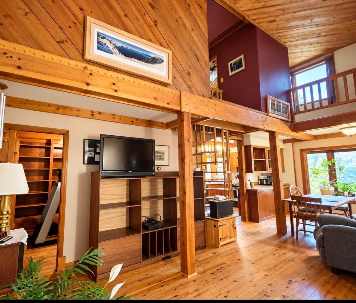 2090 Huntington Road Property Photo 2