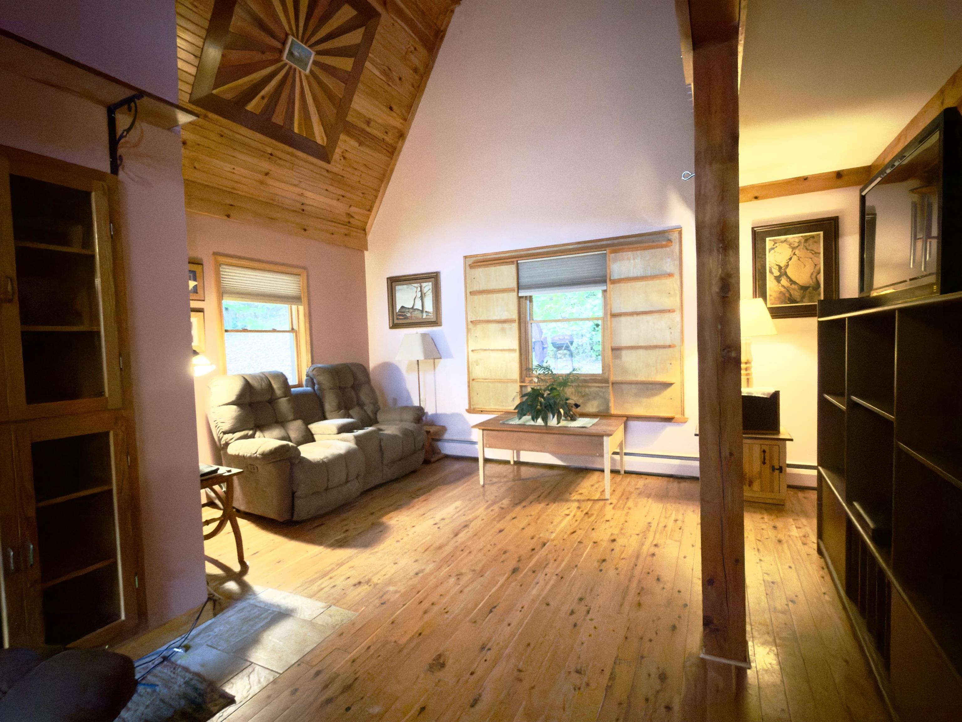 2090 Huntington Road Property Photo 3