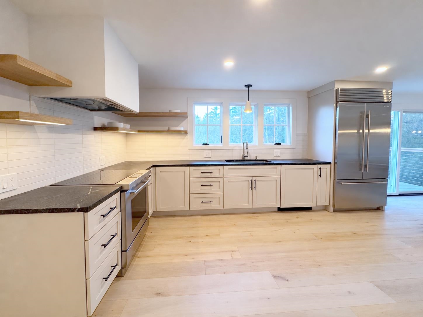 326 West Road Property Photo 1
