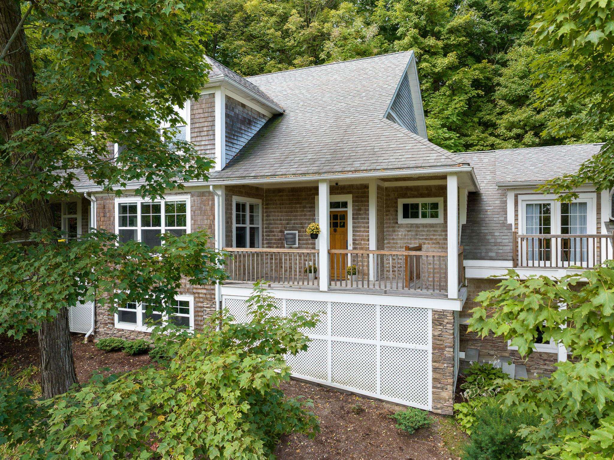 6304 Dorset Street Property Photo 2