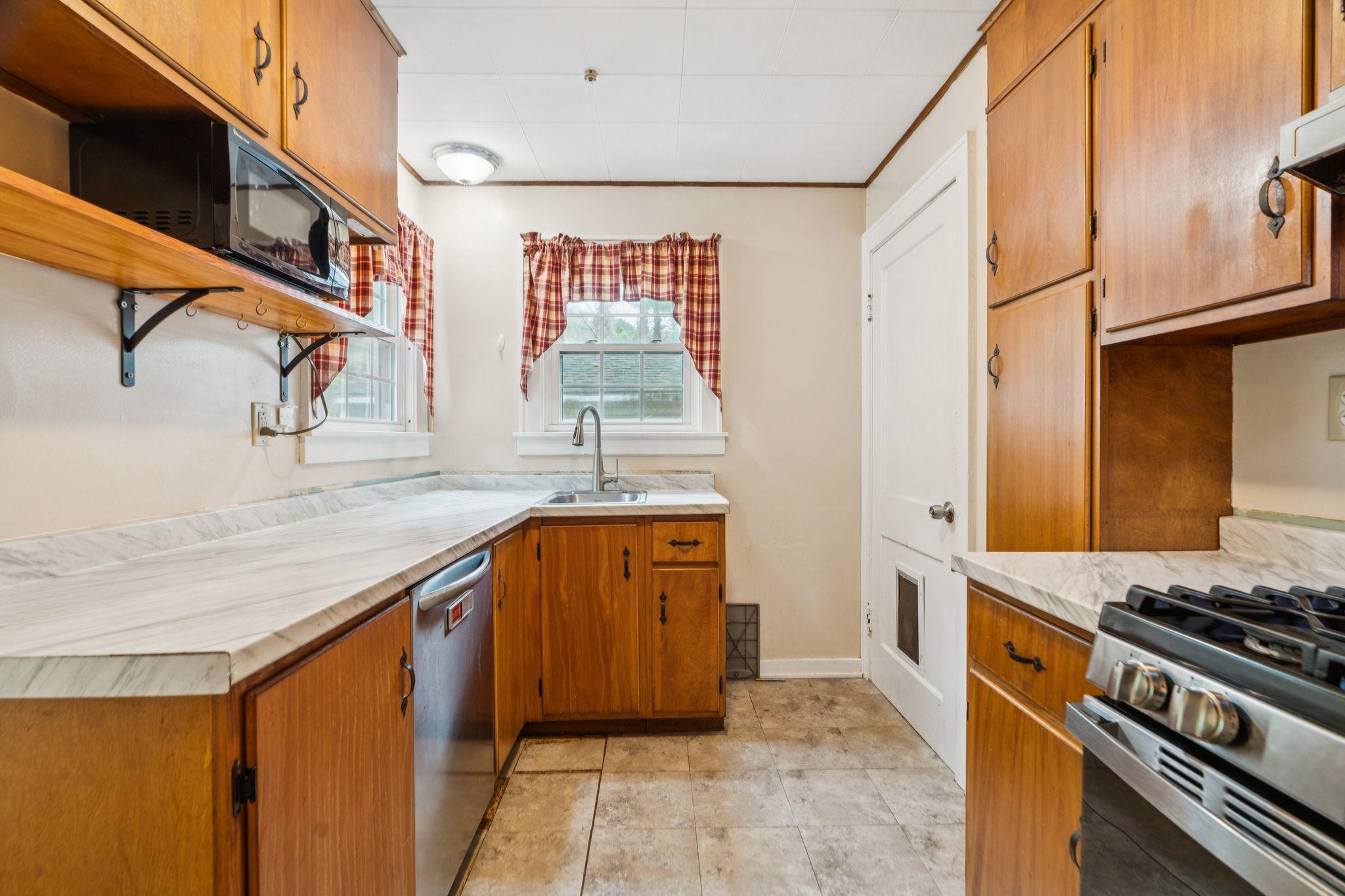 459 Route 5 South Property Photo 11