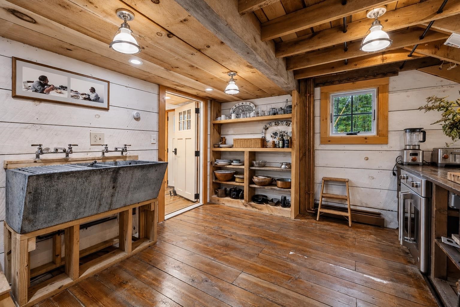 1722 Under The Mountain Road Property Photo 10