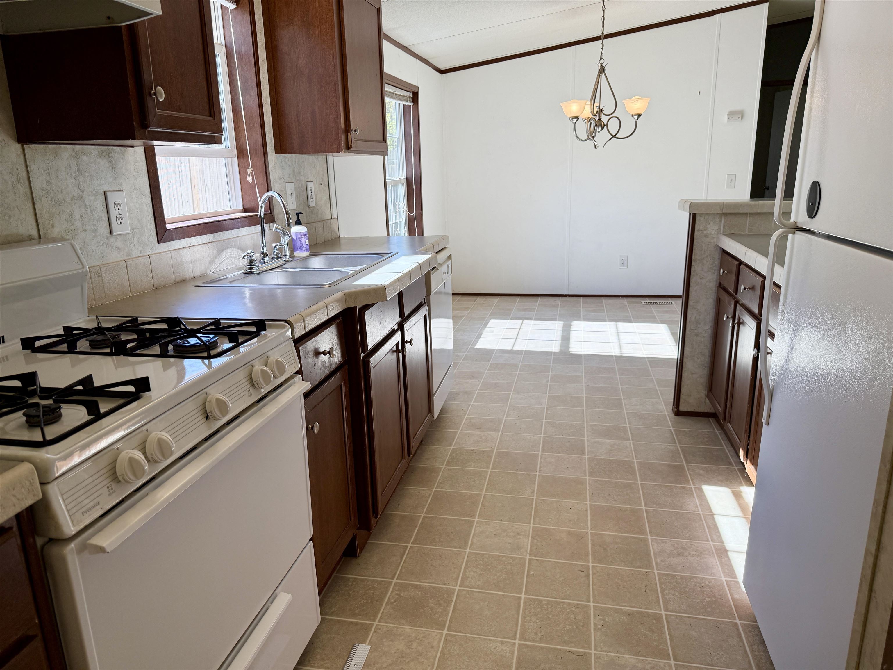 122 Jarvis Lane Property Photo 6