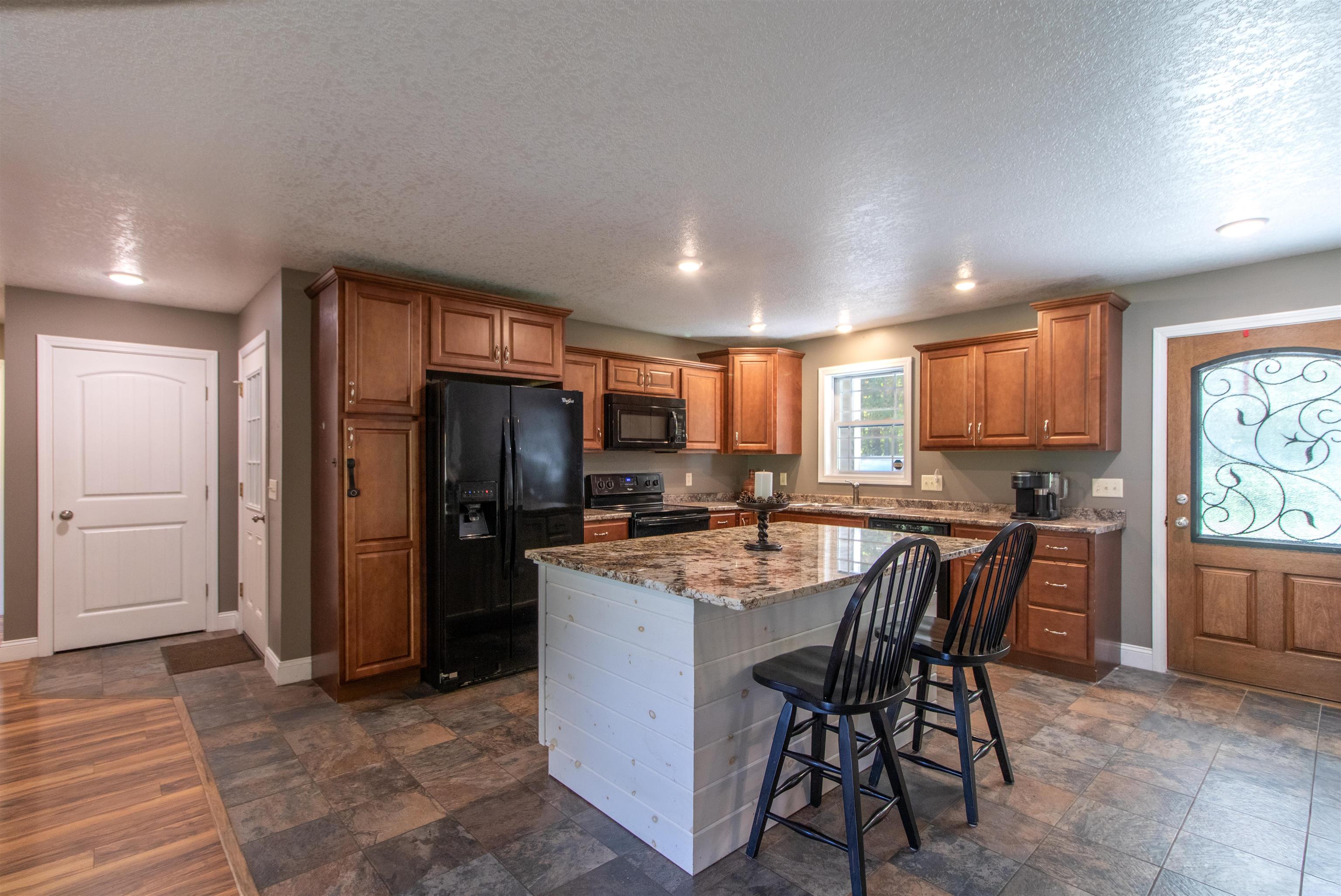 25 Derby Pond Road Property Photo 3