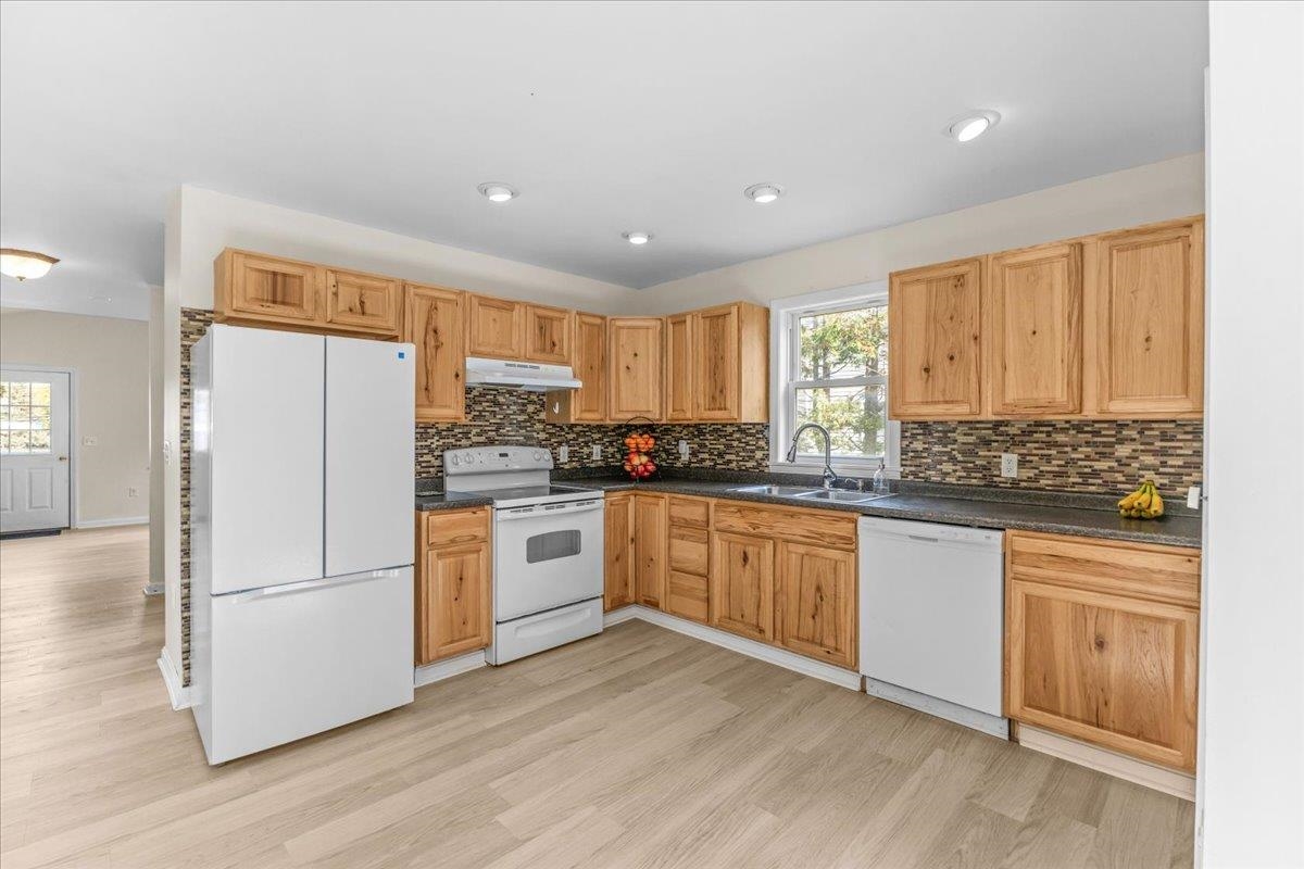 124 School Street Property Photo 10