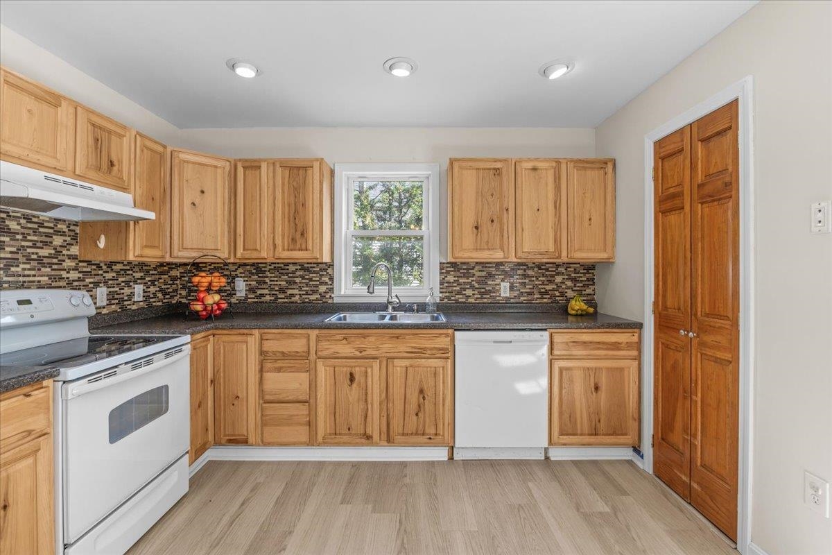 124 School Street Property Photo 11