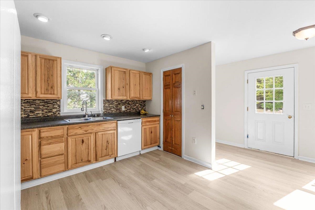 124 School Street Property Photo 12