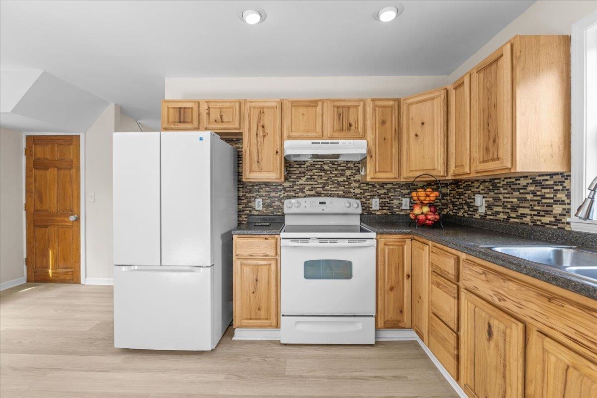 124 School Street Property Photo 13