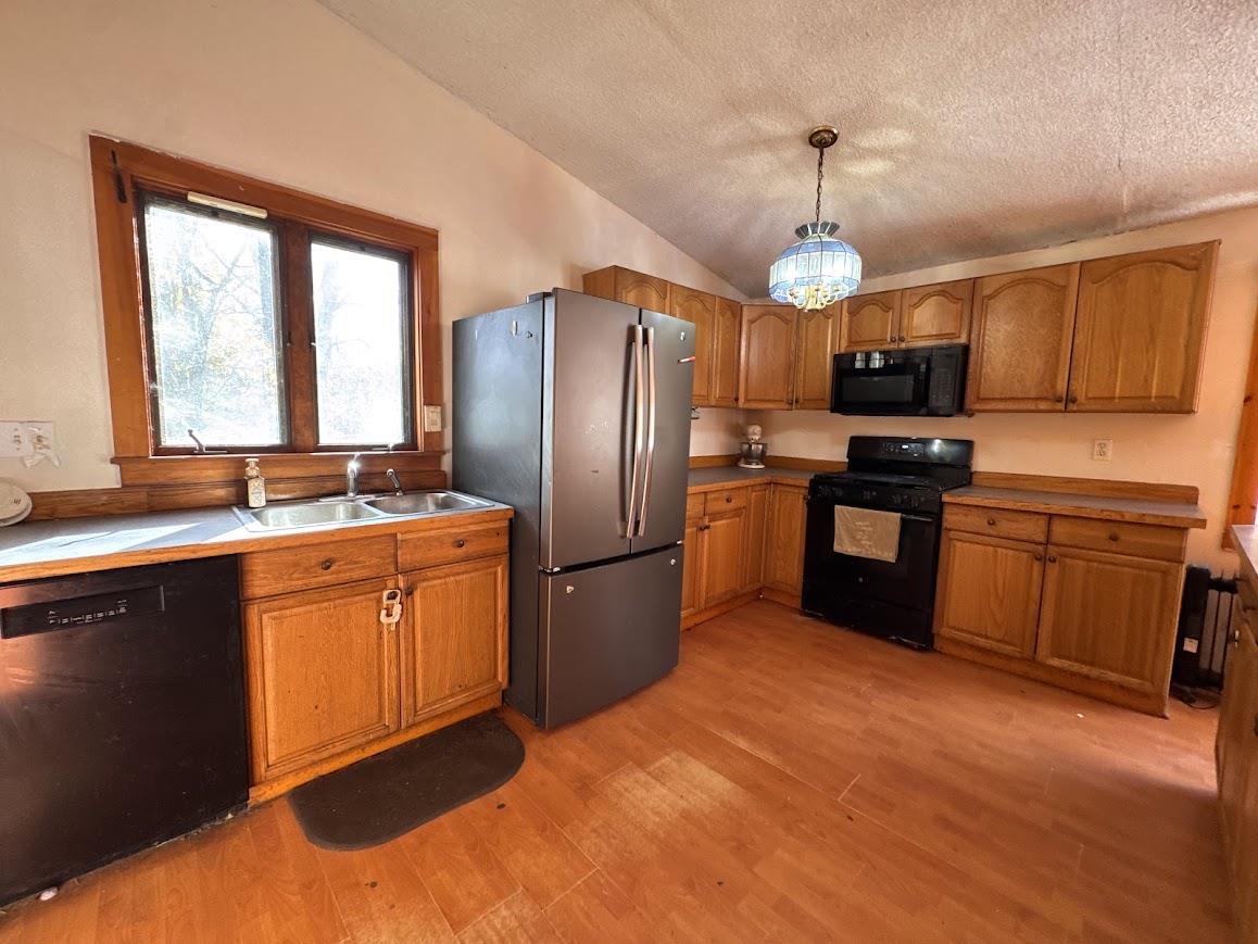105 School Street Property Photo 12