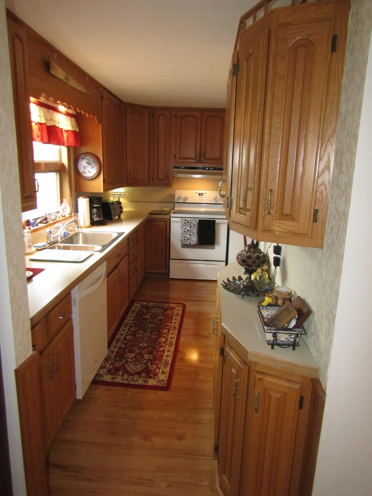 22 Broadway Street Property Photo 12