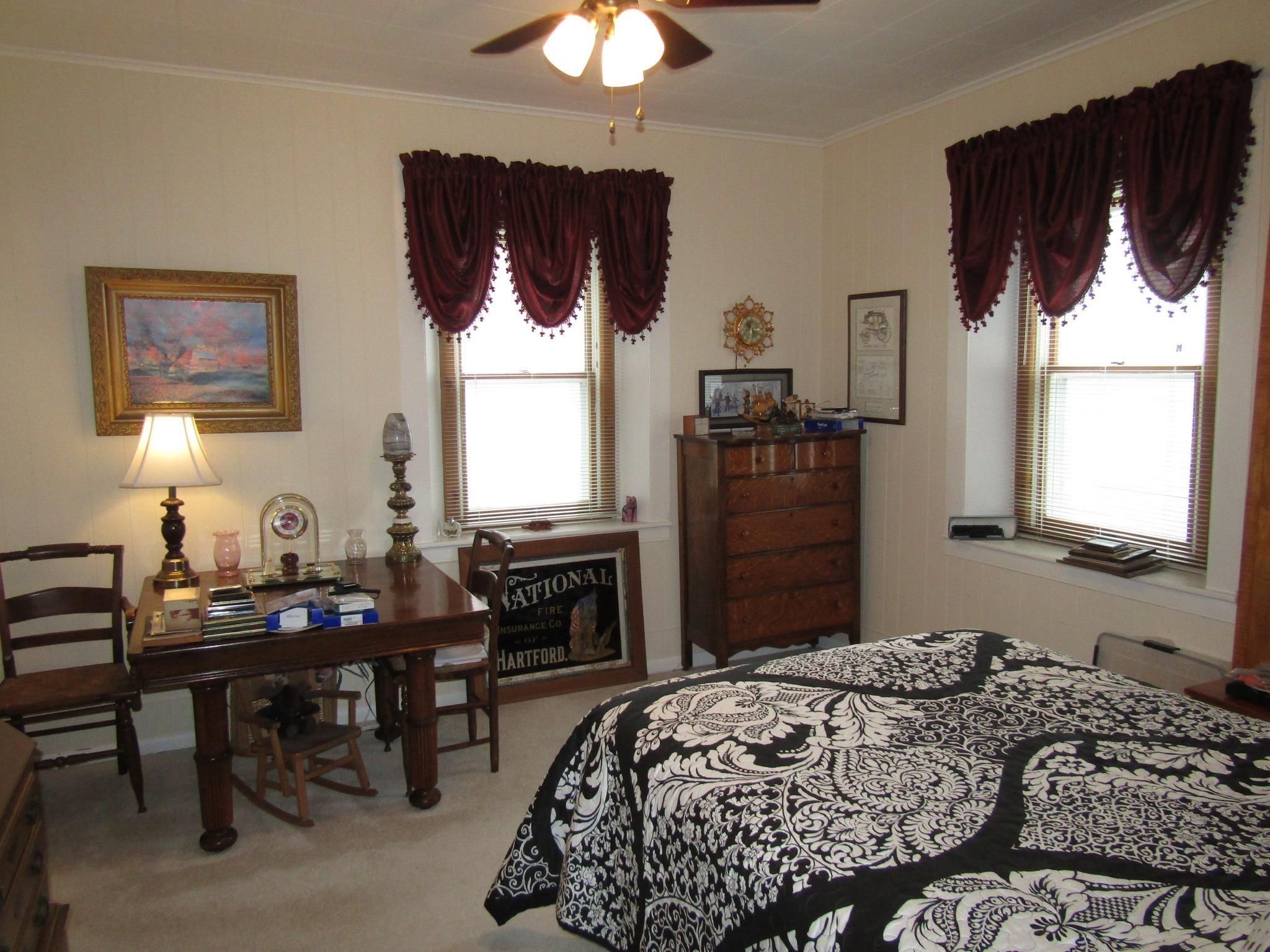 22 Broadway Street Property Photo 21