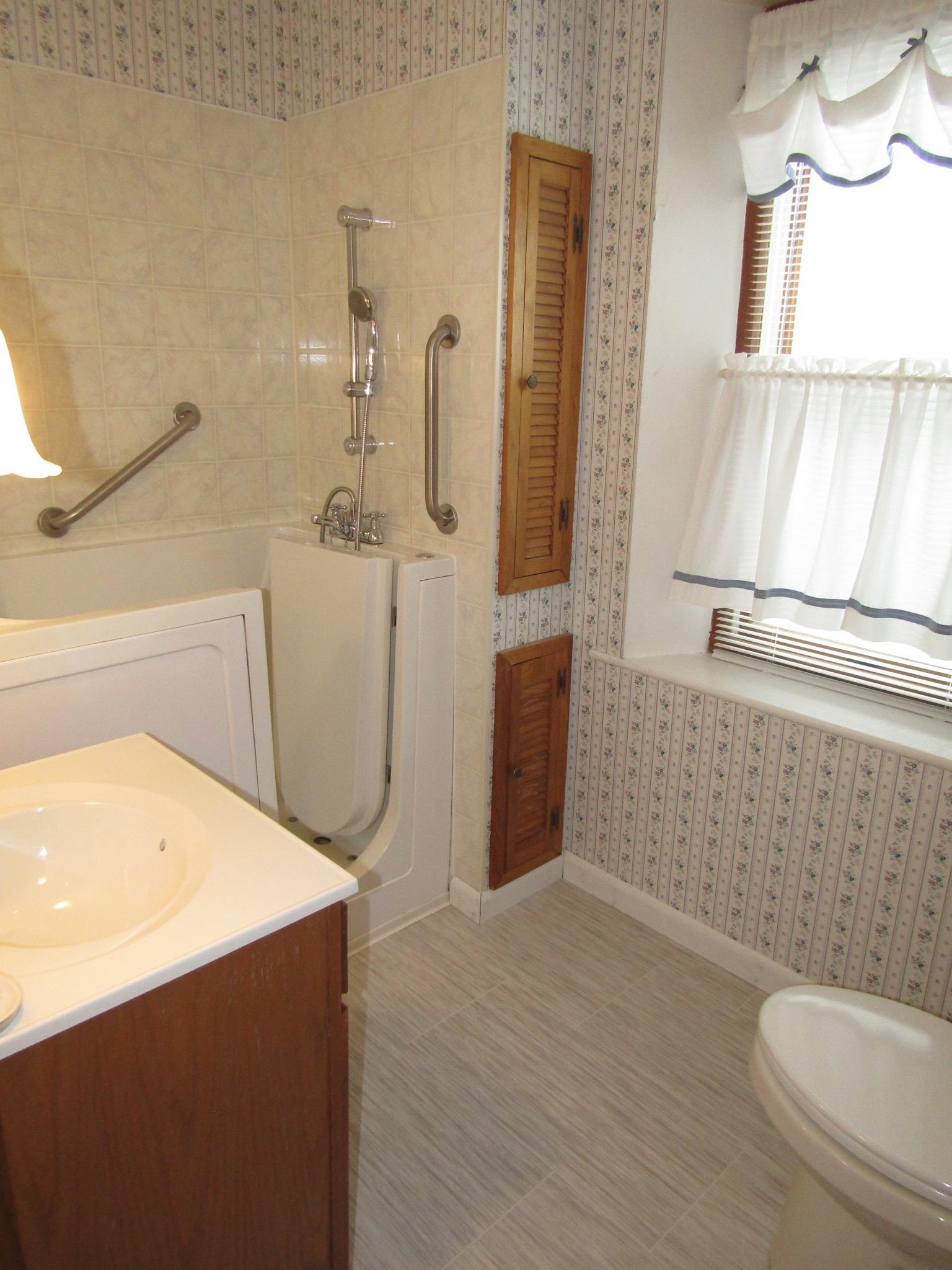22 Broadway Street Property Photo 24