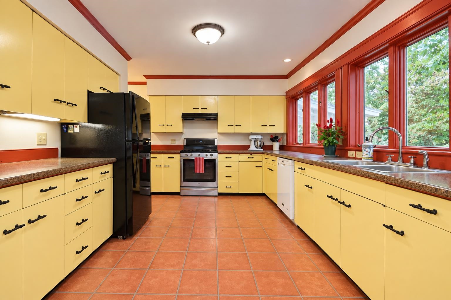 28 South Maple Street Property Photo 6
