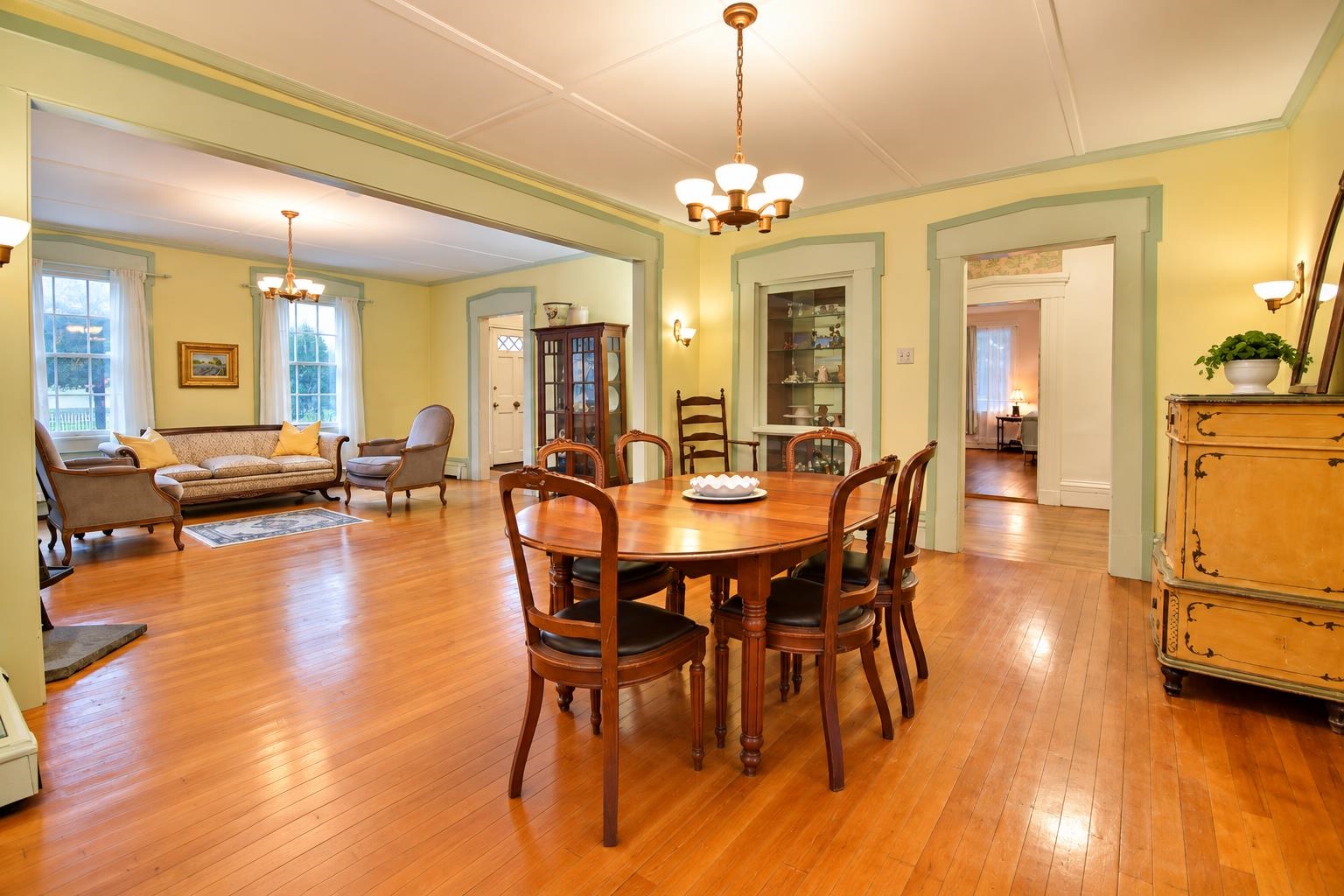 28 South Maple Street Property Photo 8