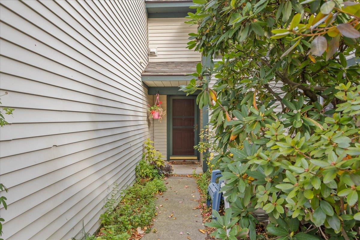 27 Lake Forest Drive Property Photo 2