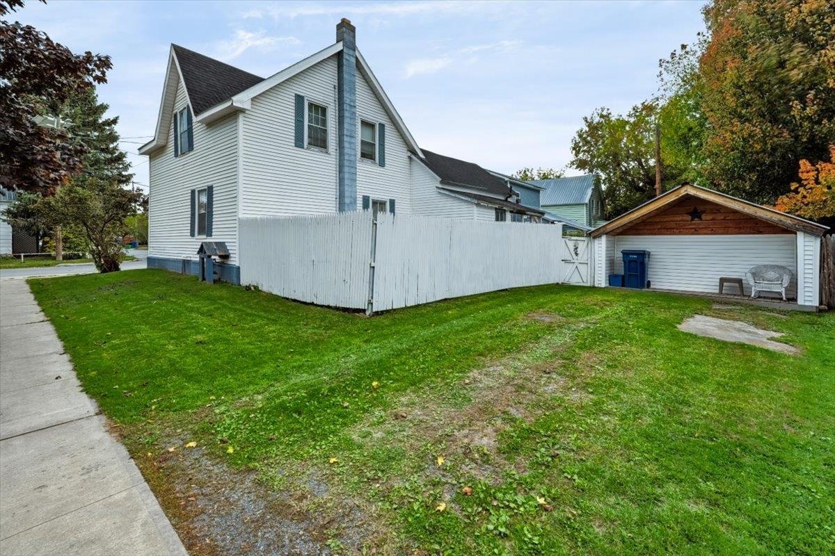 31 Lasalle Street Property Photo 6