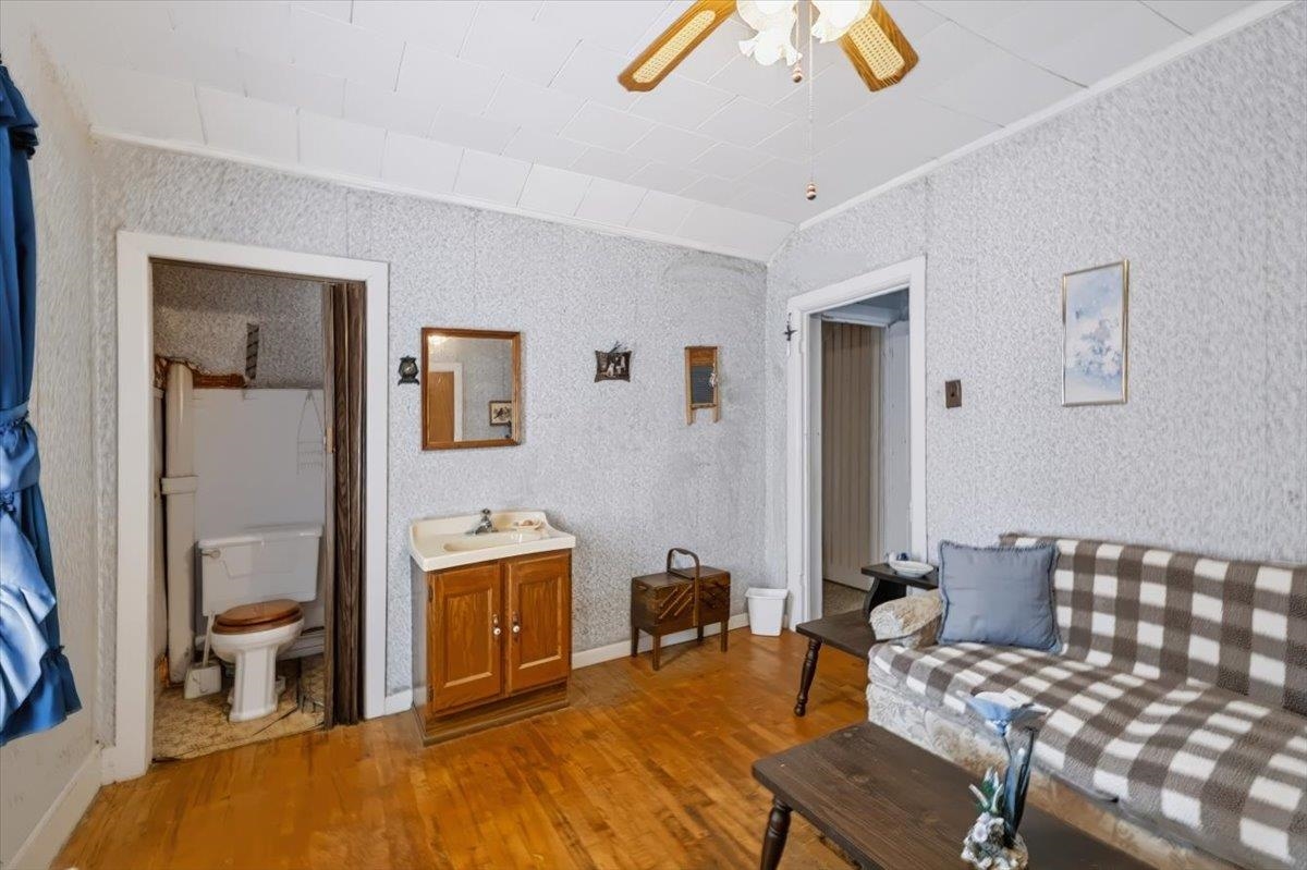 31 Lasalle Street Property Photo 23