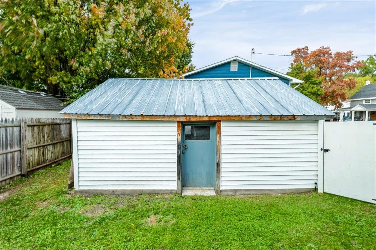 31 Lasalle Street Property Photo 37