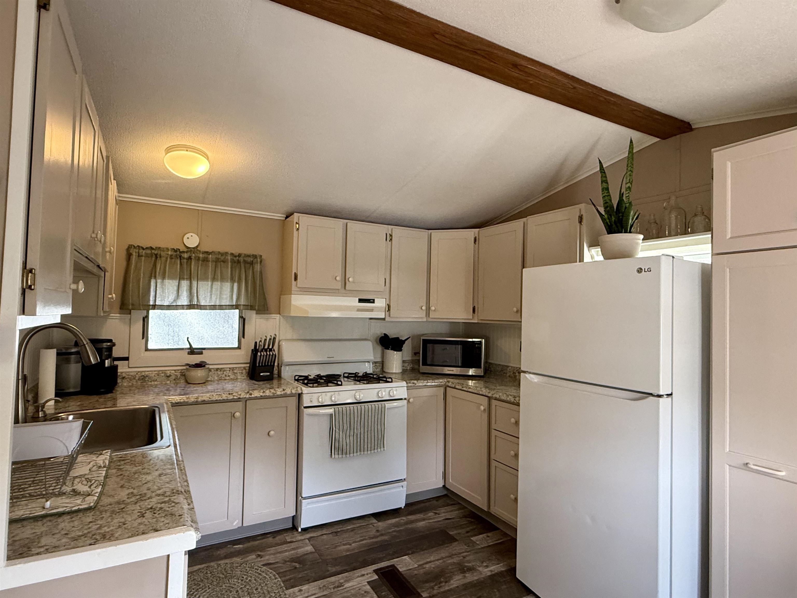 175 West Street Property Photo 15