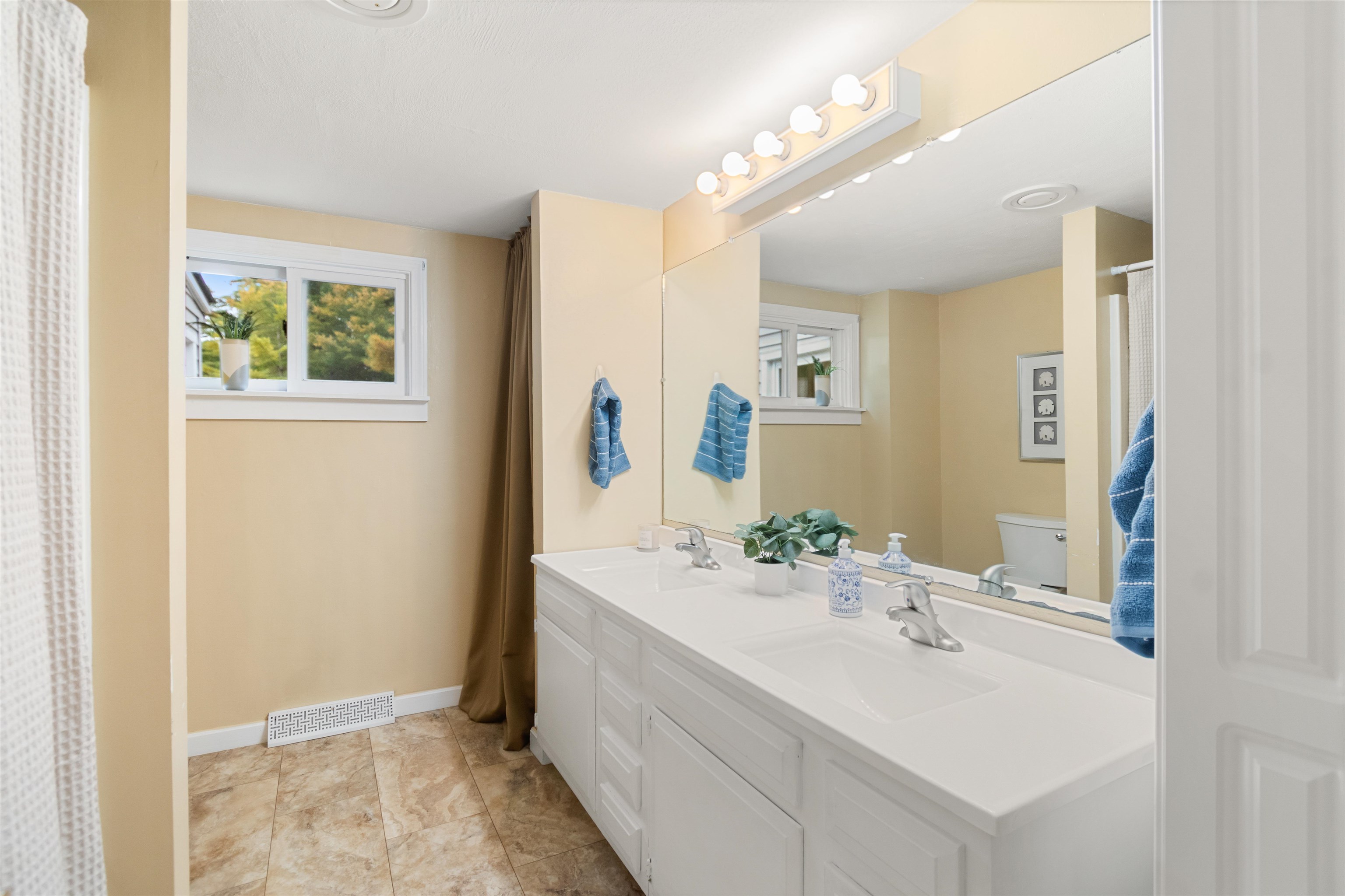 14 Foster Road Property Photo 29
