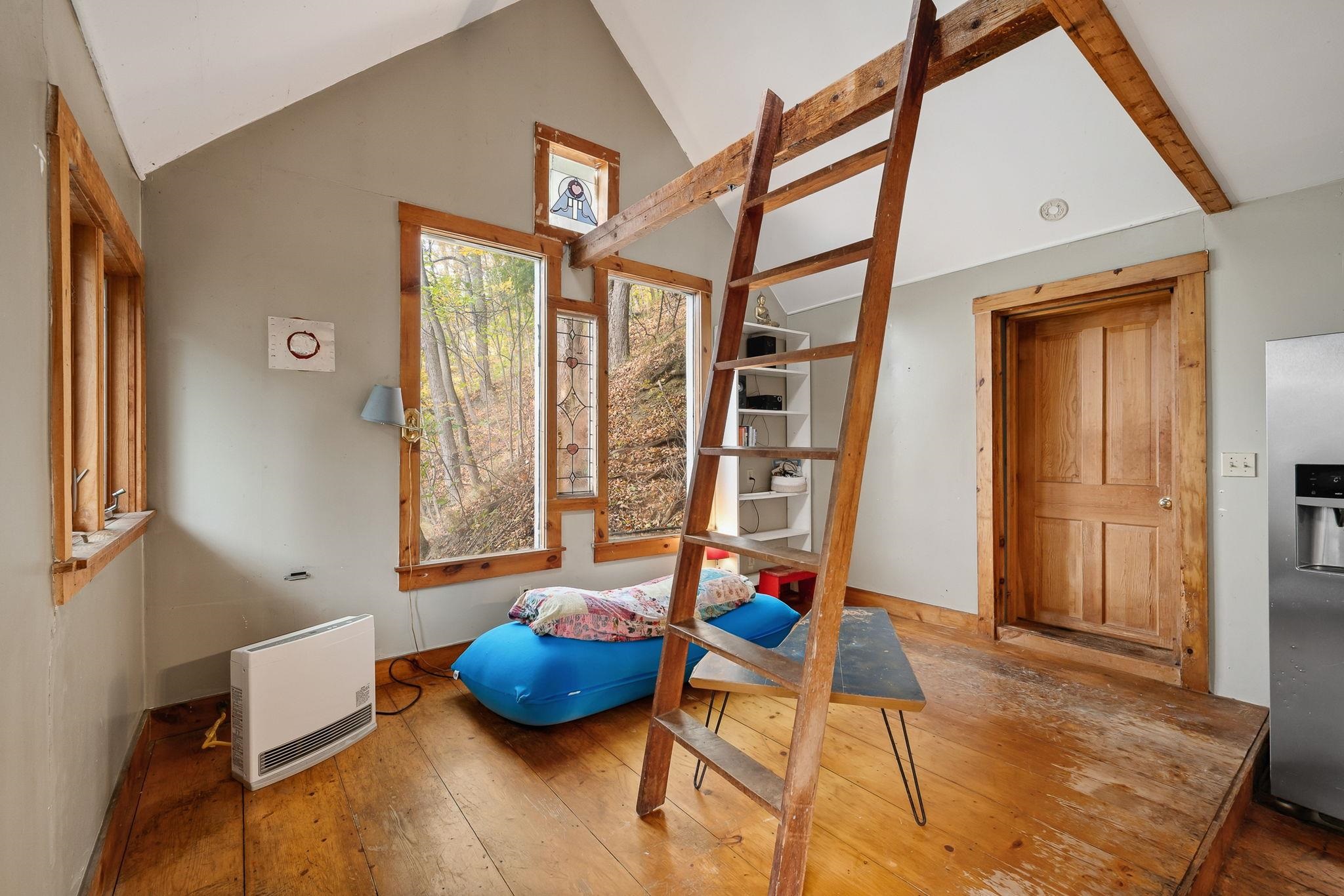 10 Hillside Avenue Property Photo 16