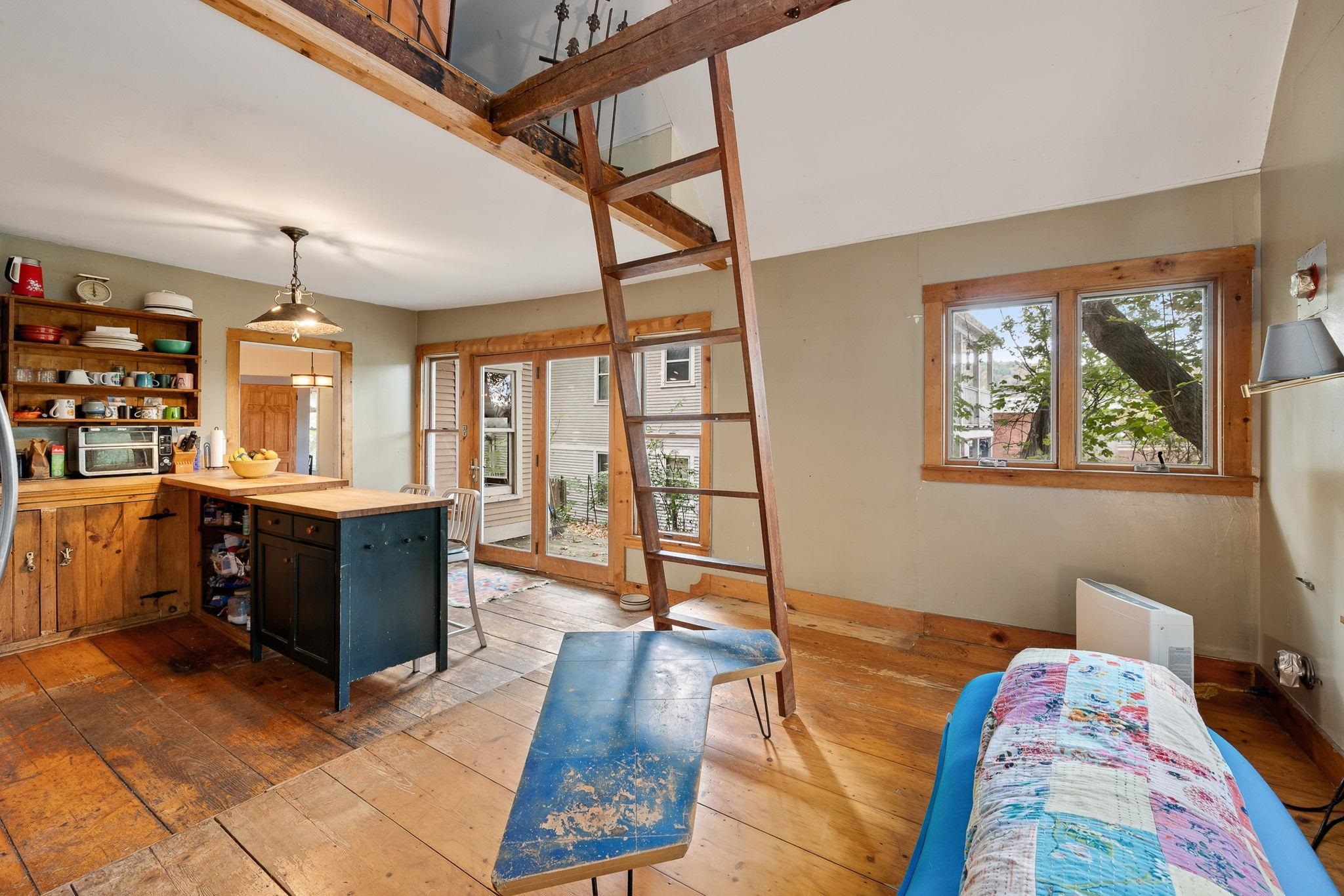 10 Hillside Avenue Property Photo 17