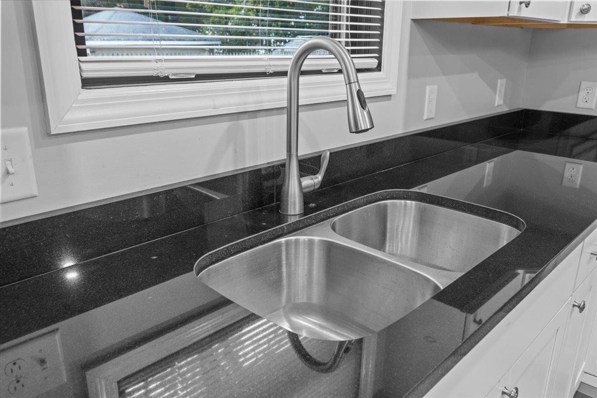 40 Maple Street Property Photo 15
