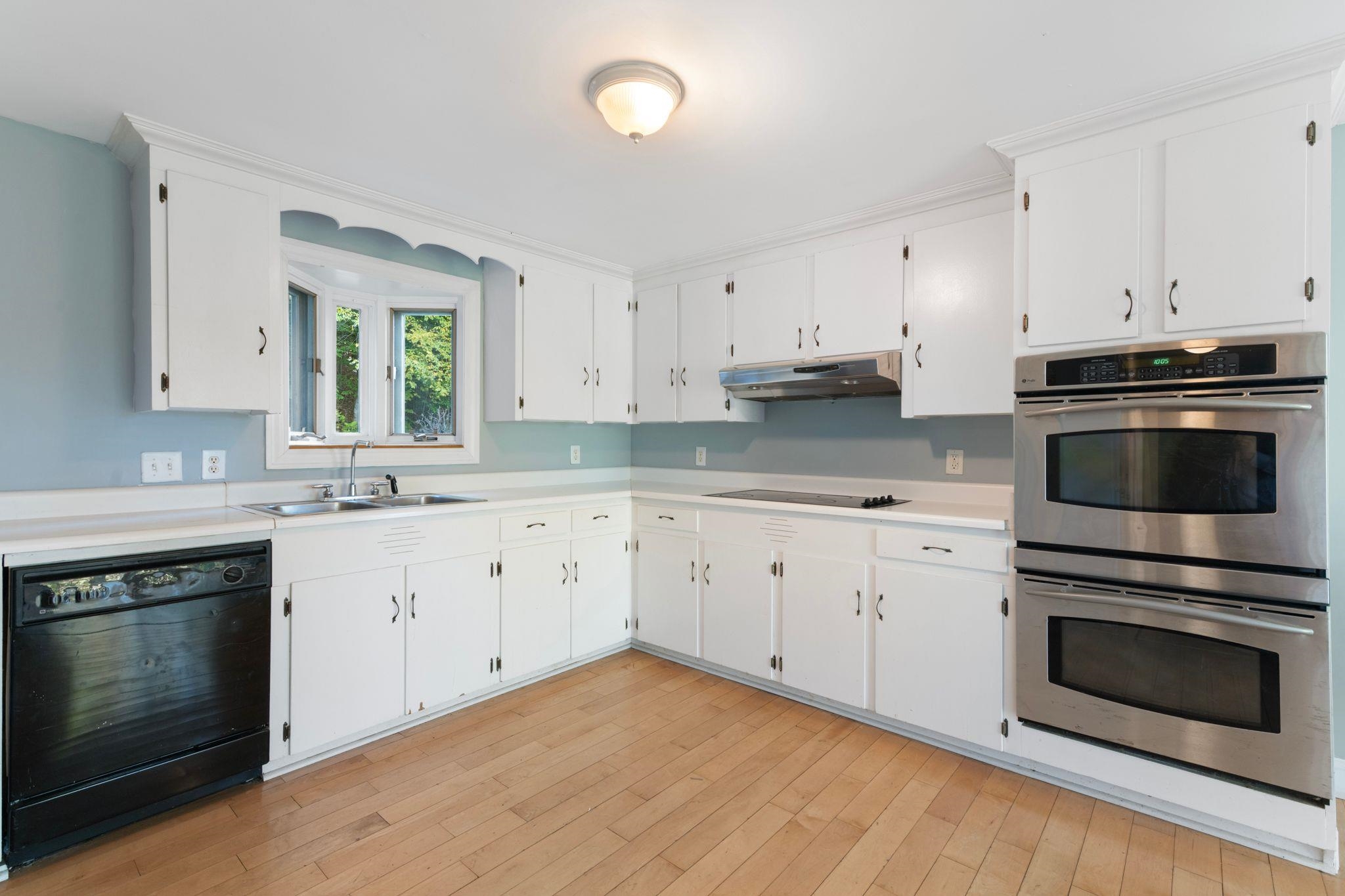 606 Franklin Road Property Photo 4