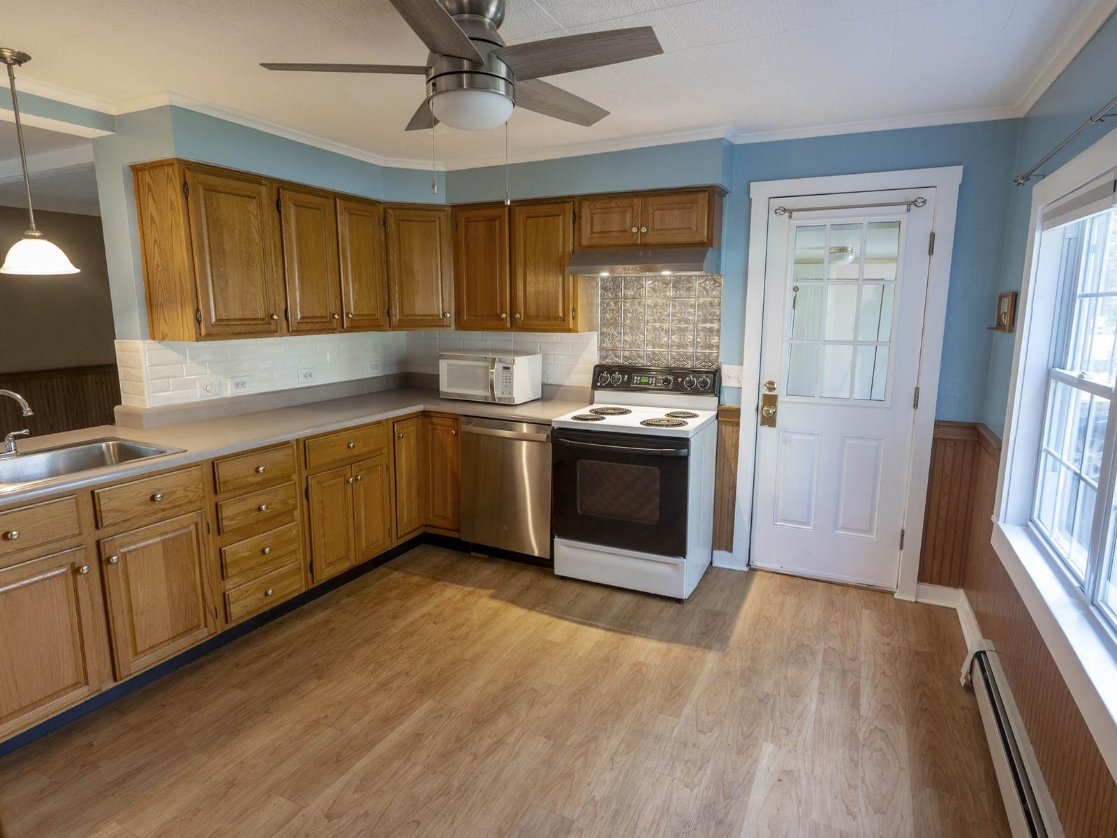 68 Davis Avenue Property Photo 4