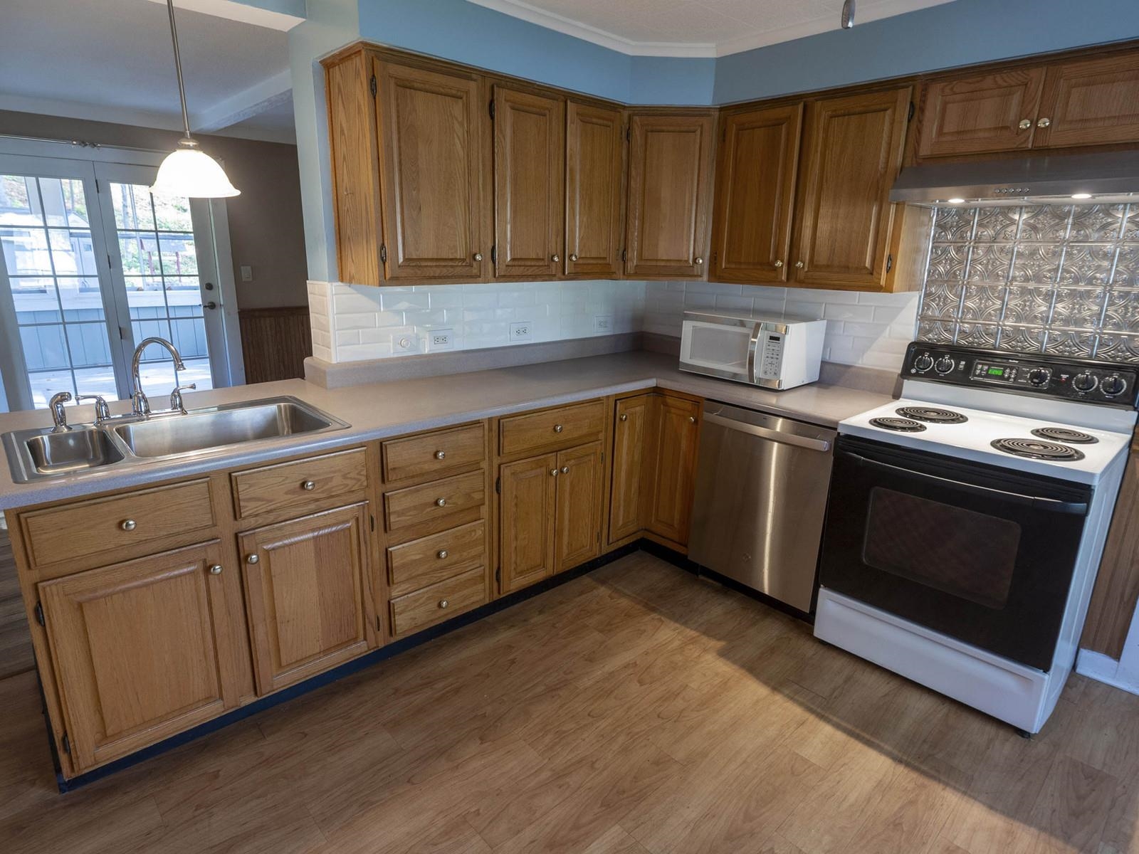 68 Davis Avenue Property Photo 5