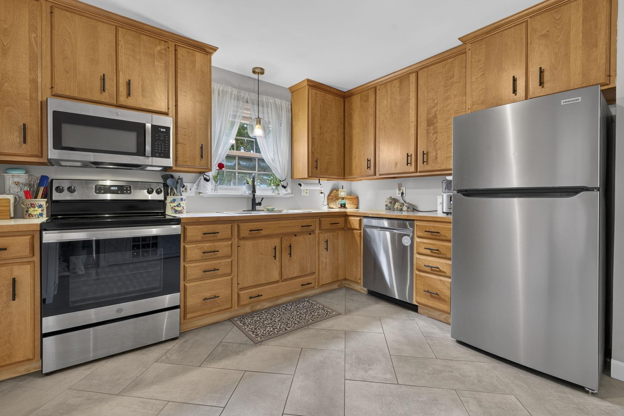 18 Drew Road Property Photo 6