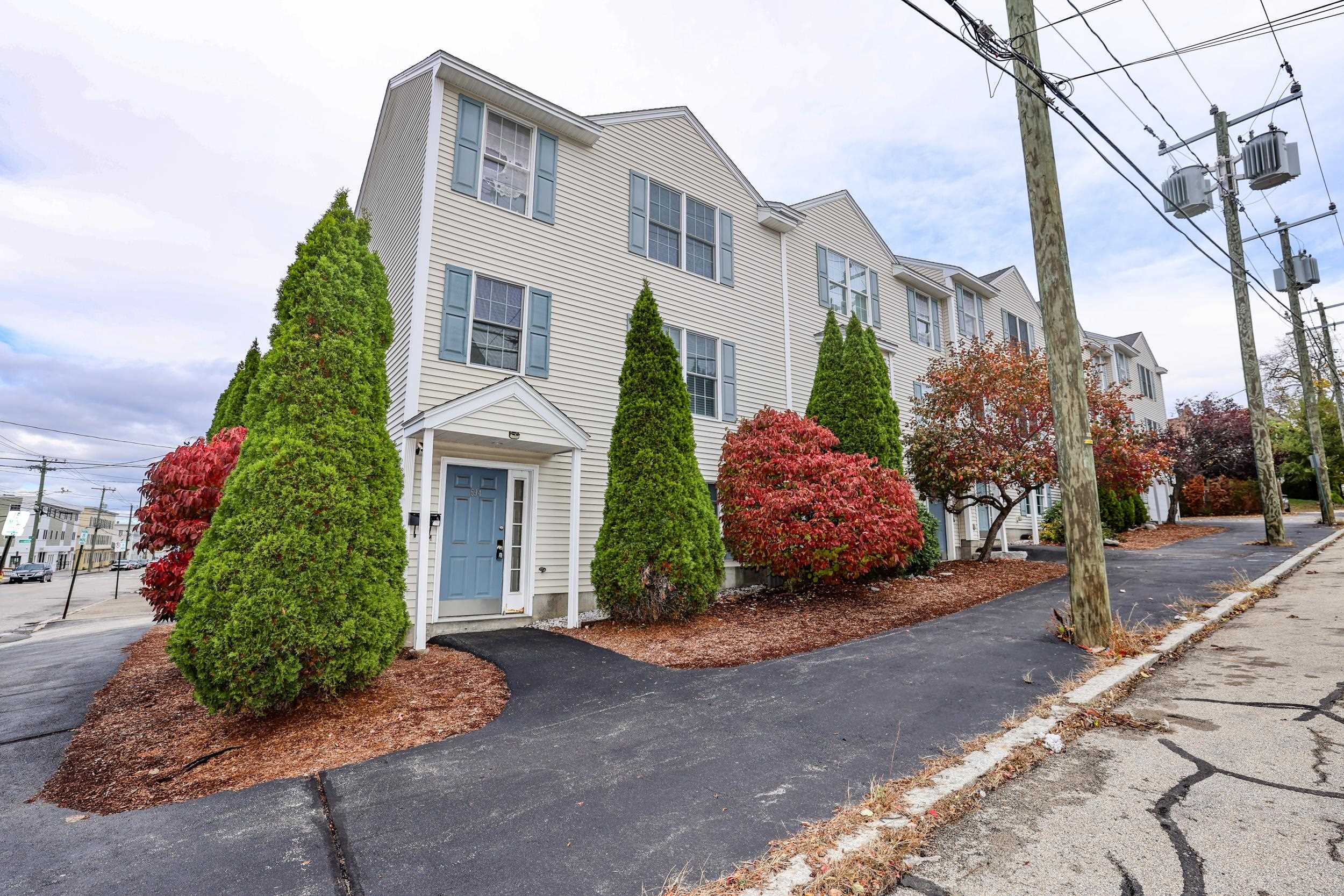 594 Silver Street Property Photo 1