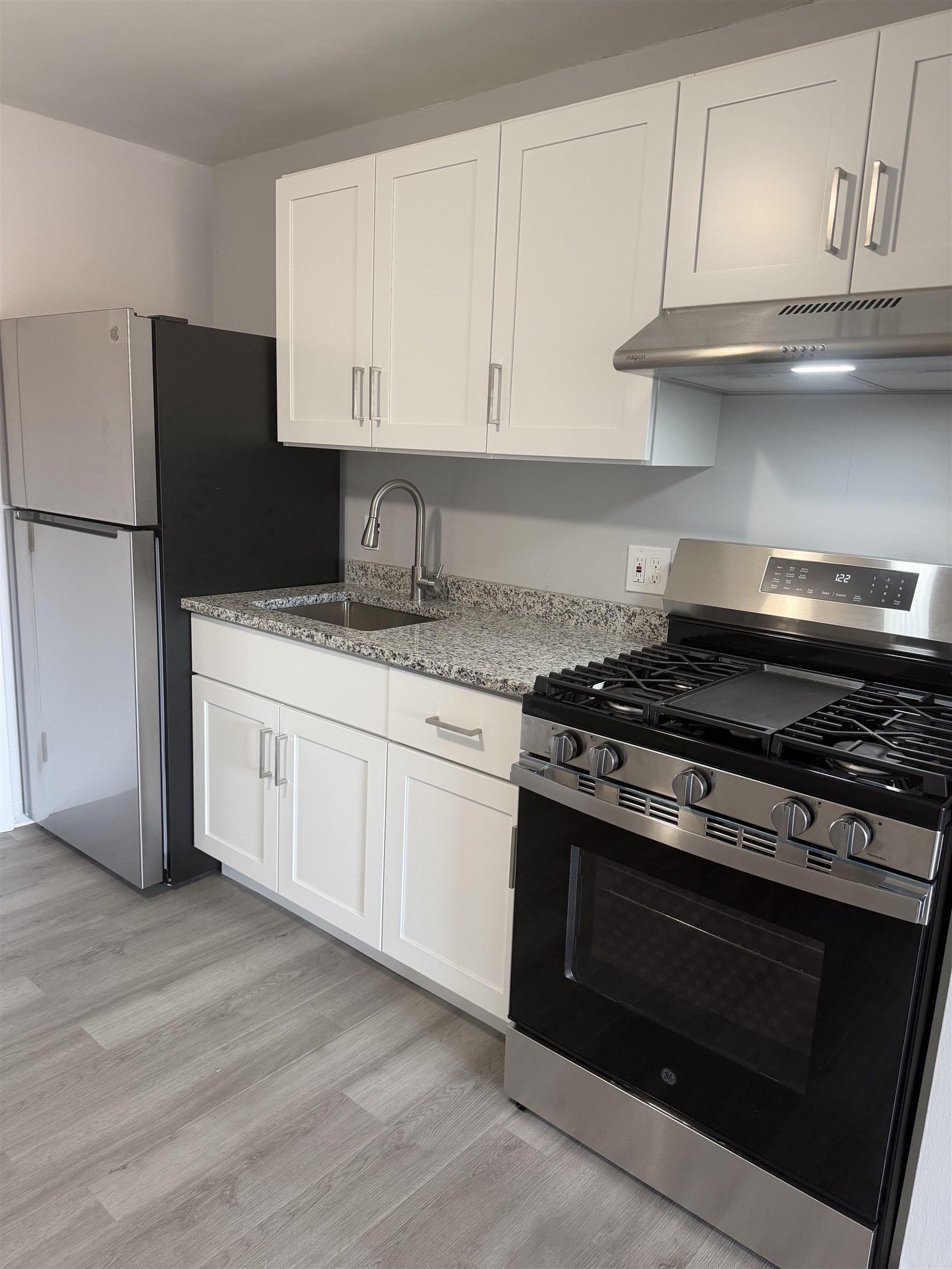 130 Mammoth Road Property Photo 1