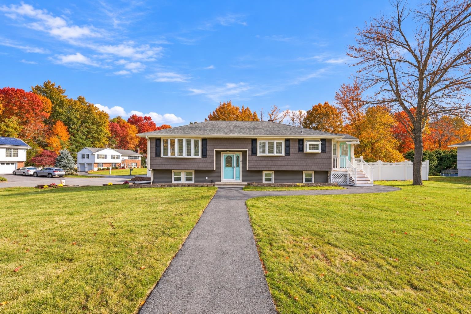 34 Crestwood Circle Property Photo 1