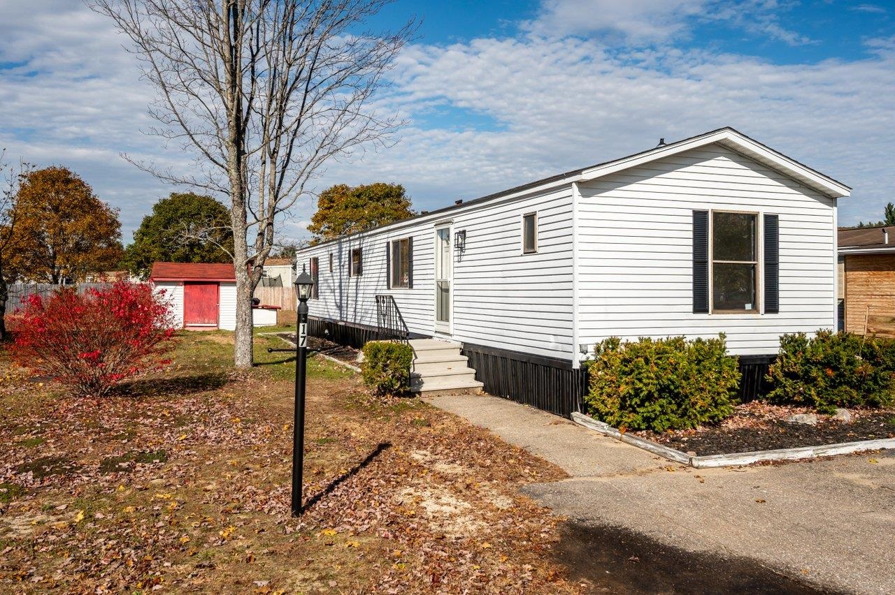 17 Day Lilly Lane Property Photo 1