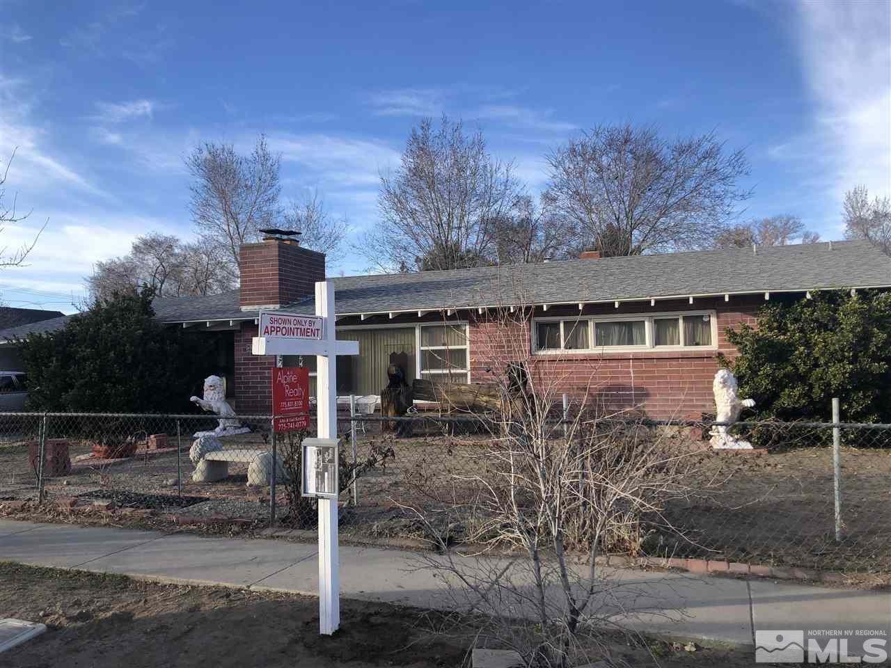 910 E St Property Photo 1
