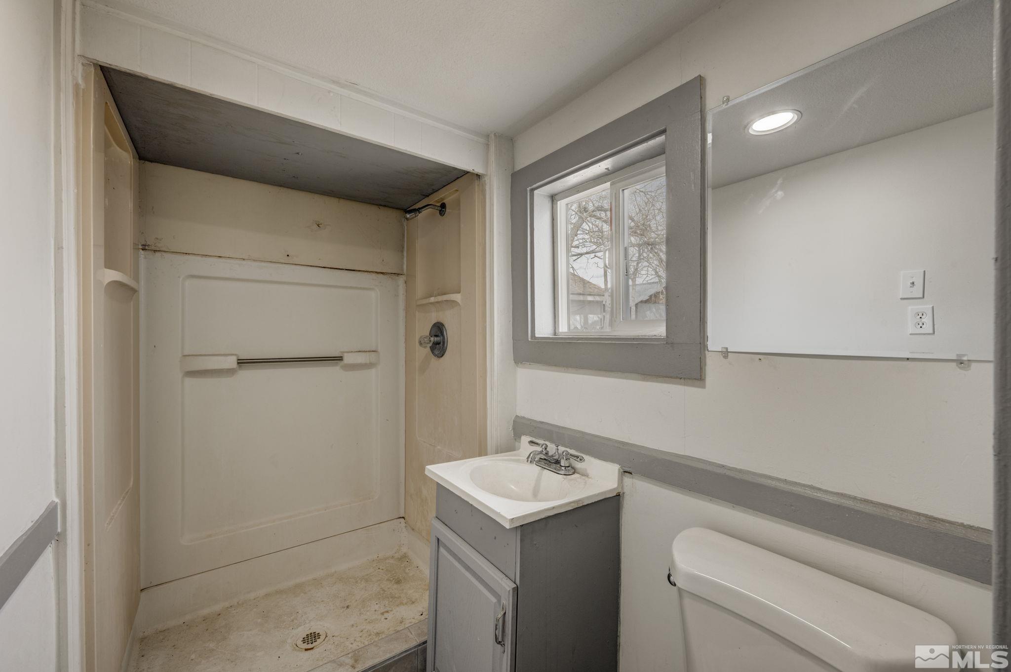 742 D St Property Photo 17