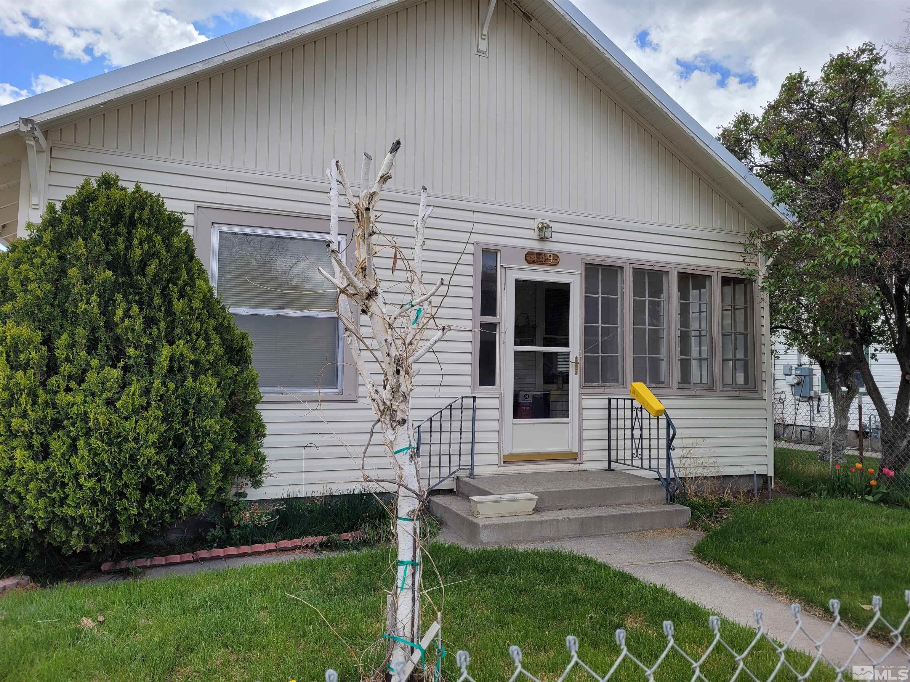 449 W 2nd Street Property Photo 1
