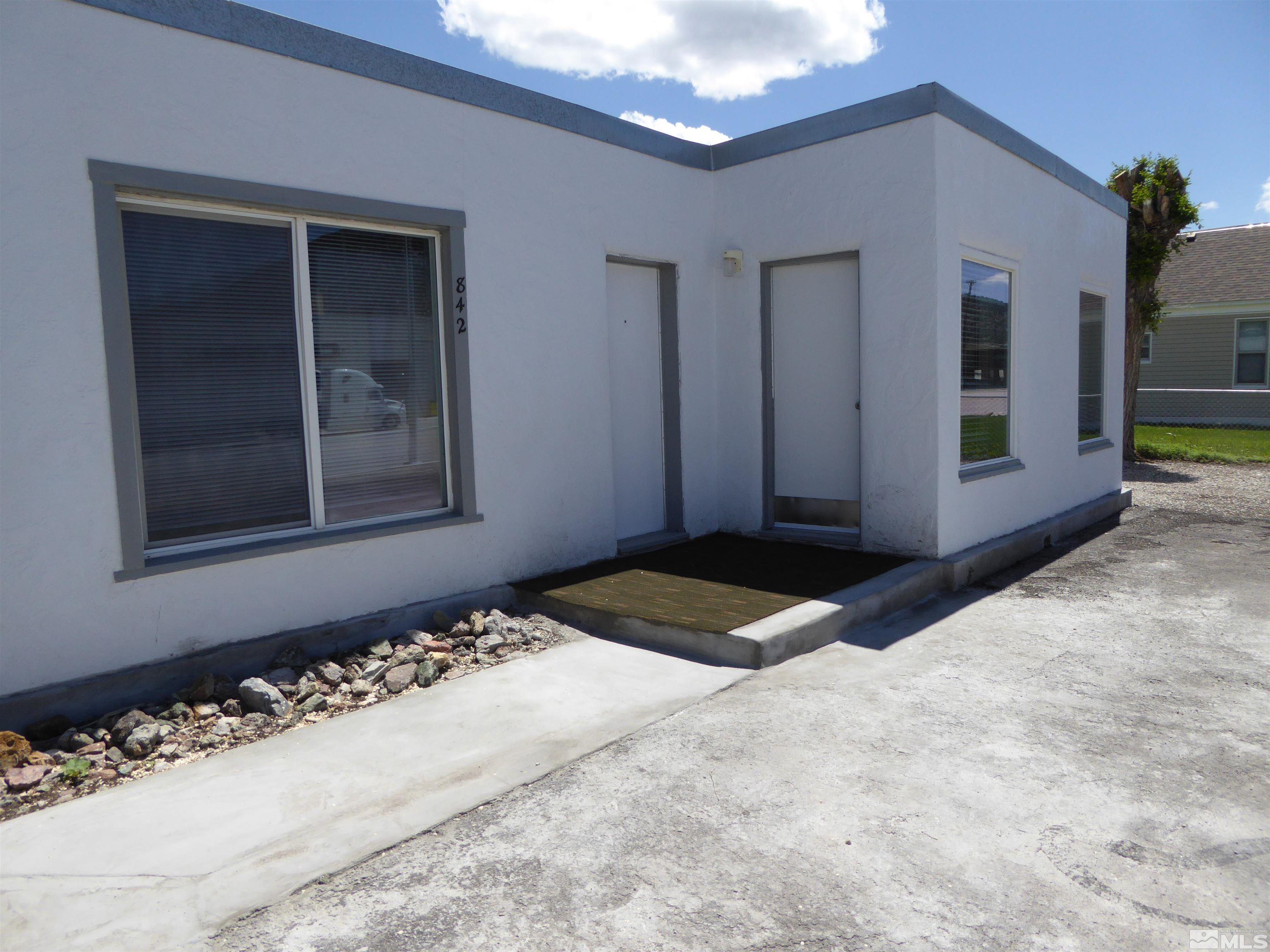 842 E Aultman Street Property Photo 4